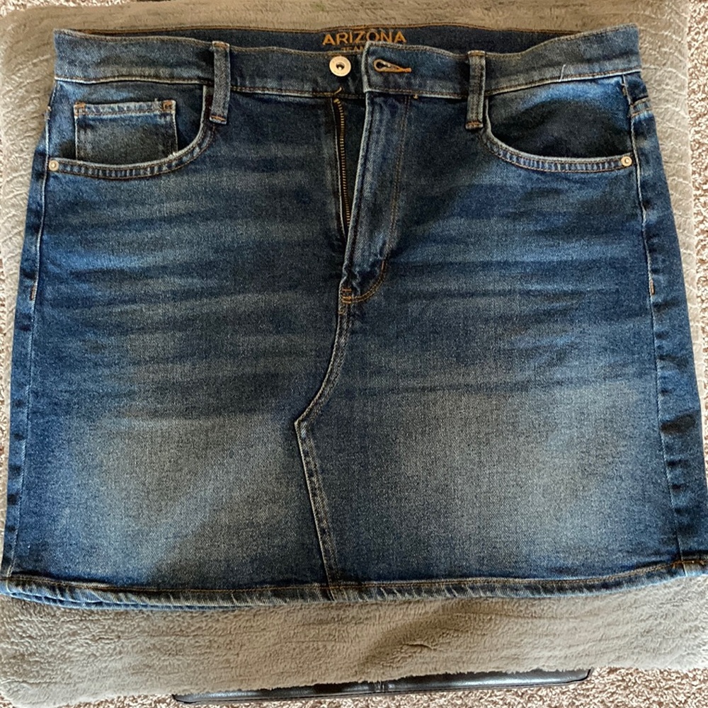 Arizona size Juniors 13 distressed jean skirt